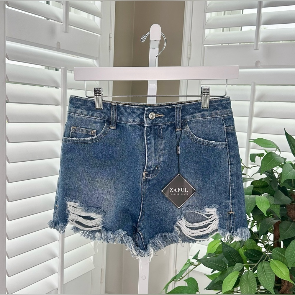 Zaful Women’s Distressed Denim Shorts Size 8